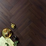 sol stratifié bâton rompu chêne Ghana, Alsaflooring Allure bâton rompu, stratifié AC6 10mm, sol effet parquet chevron, revêtement sol intérieur design, stratifié résistant eau 100h, parquet stratifié moderne
