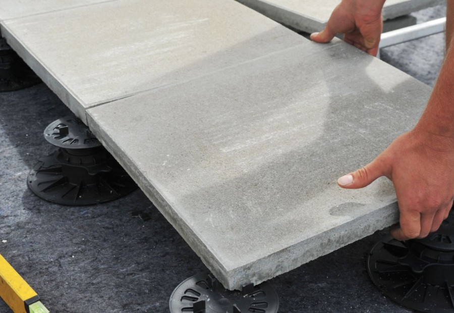 POSER DES DALLES DE TERRASSE EXTÉRIEURE : LE GUIDE ULTIME