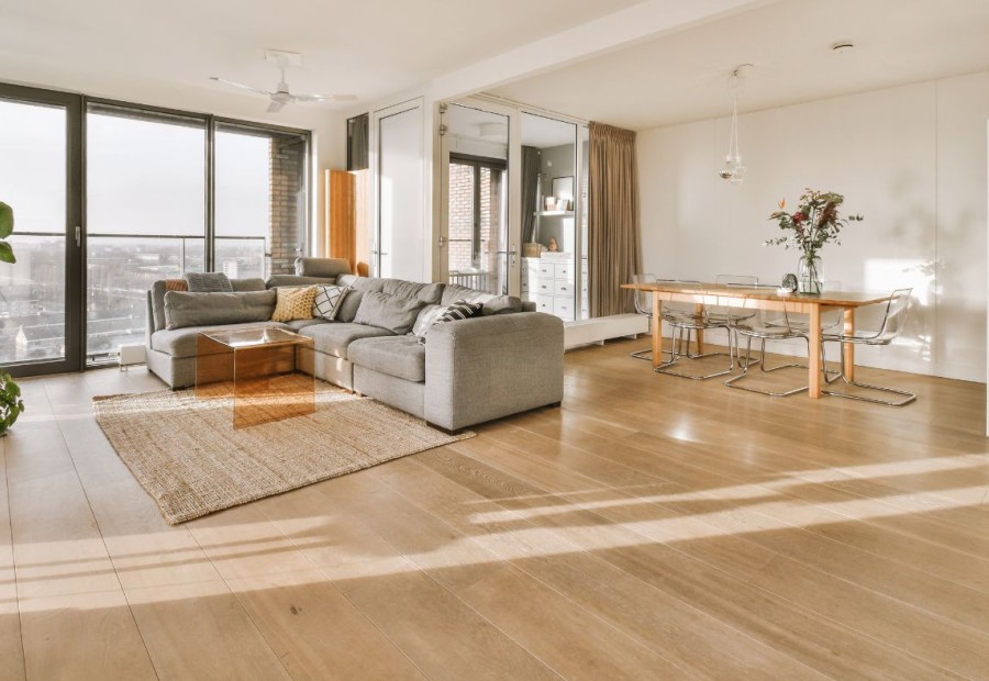 PARQUET PVC OU VINYLE : LE CHOIX MALIN POUR UN SOL DURABLE ET TENDANCE